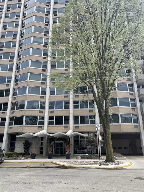 555 W Cornelia Ave #705, Chicago, IL 60657