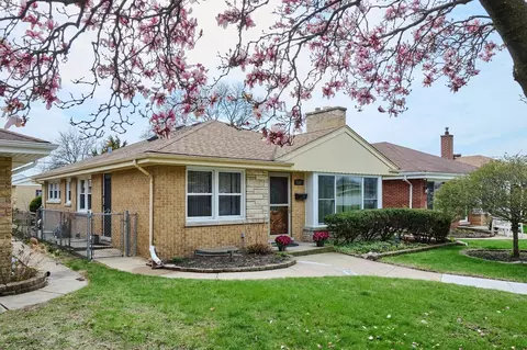 5517 Mulford St, Skokie, IL 60077