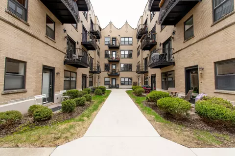 4440 N Damen Ave #2W, Chicago, IL 60625