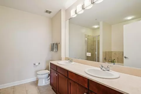 Bath - 233 E 13th St #2002, Chicago, IL 60605 photo 2 of 2