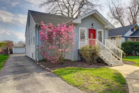 339 W School St, Villa Park, IL 60181
