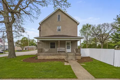 416 S Center St, Forrest, IL 61741 photo 2