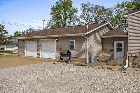 416 S Center St, Forrest, IL 61741 photo 4