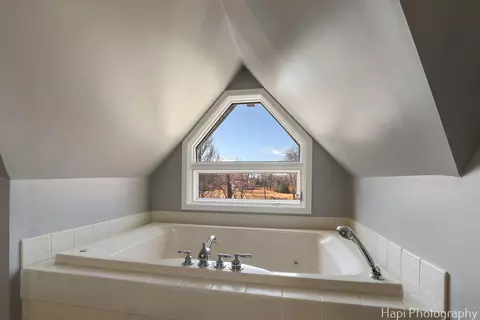 Bath - 28356 N High View Rd, Mchenry, IL 60051 photo 2 of 5