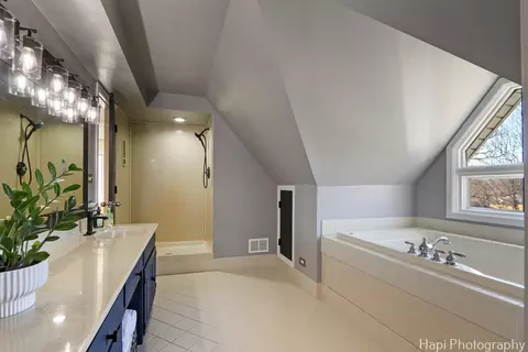 Bath - 28356 N High View Rd, Mchenry, IL 60051 photo 1 of 5