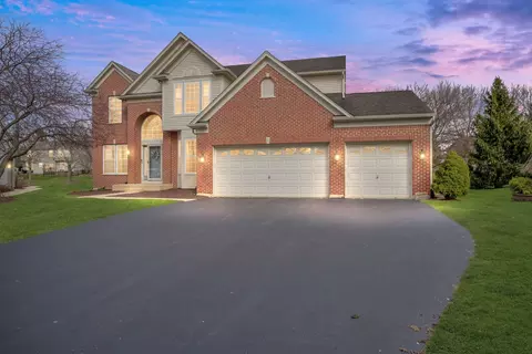 13 Benton Ct, Algonquin, IL 60102