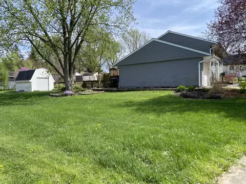 1323 Ewing St, Bloomington, IL 61701 photo 3