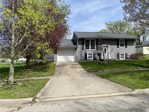 1323 Ewing St, Bloomington, IL 61701 photo 2