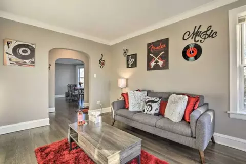 5413 N Artesian Ave, Chicago, IL 60625 photo 4
