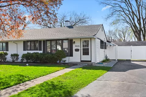 9025 S Corcoran Rd, Hometown, IL 60456