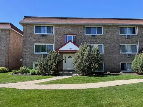 1160 W 18th St #1W, Broadview, IL 60155