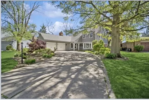 3931 Brittany Rd, Northbrook, IL 60062