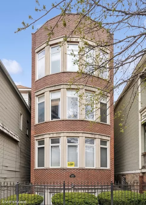 1954 W Henderson St #2, Chicago, IL 60657