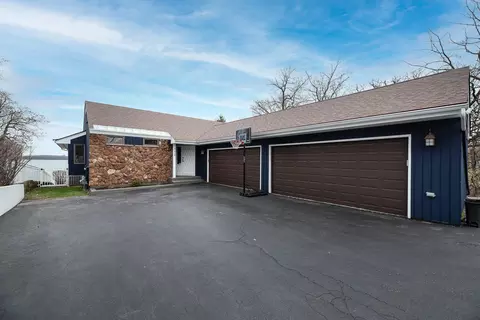 652 E Grand Ave, Lake Villa, IL 60046