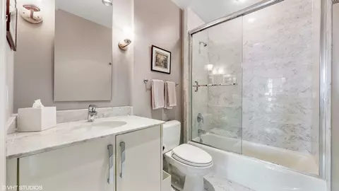 10 E Delaware Pl #9D, Chicago, IL 60611 photo 19