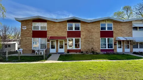 2141 Ash St, Des Plaines, IL 60018