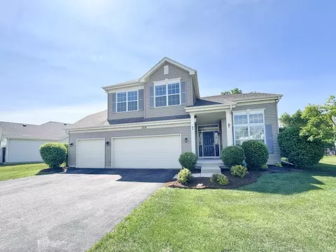 328 E Cloverlane Dr, Sycamore, IL 60178