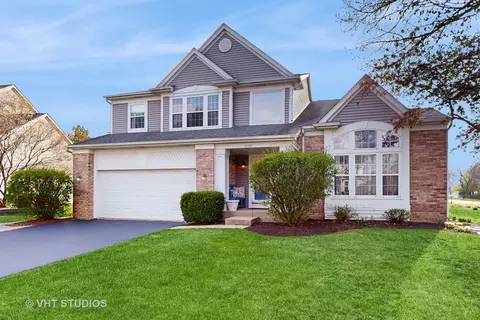 1734 Nashville Ln, Crystal Lake, IL 60014