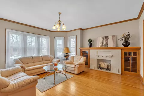 Living - 5527 W Cornelia Ave, Chicago, IL 60641 photo 1 of 3