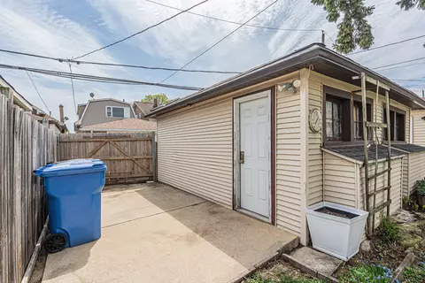 Exterior - 5527 W Cornelia Ave, Chicago, IL 60641 photo 4 of 6