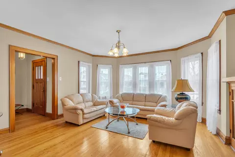 Living - 5527 W Cornelia Ave, Chicago, IL 60641 photo 2 of 3