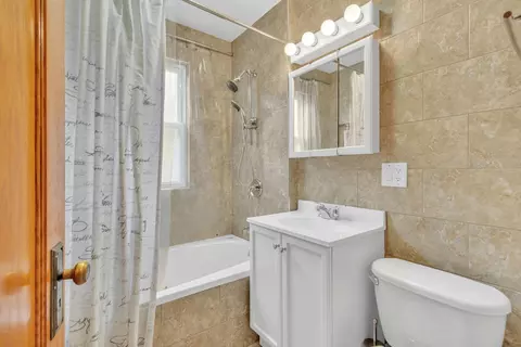 Bath - 5527 W Cornelia Ave, Chicago, IL 60641 photo 1 of 3