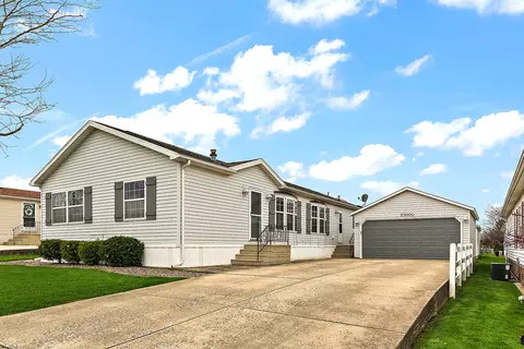 23000 S Pine Valley Dr, Frankfort, IL 60423