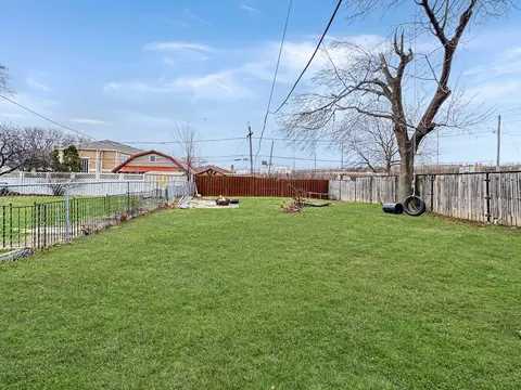 Exterior - 5927 W Elm Ave, Berkeley, IL 60163 photo 3 of 4