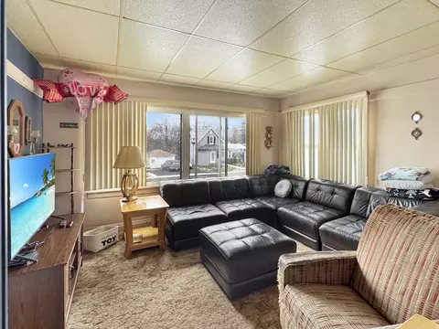 Living - 5927 W Elm Ave, Berkeley, IL 60163 photo 2 of 3