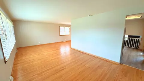Living - 3252 191st St, Lansing, IL 60438 photo 2 of 3