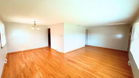 Living - 3252 191st St, Lansing, IL 60438 photo 1 of 3