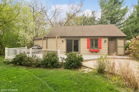 1121 Hillcrest Ave, Fox River Grove, IL 60021