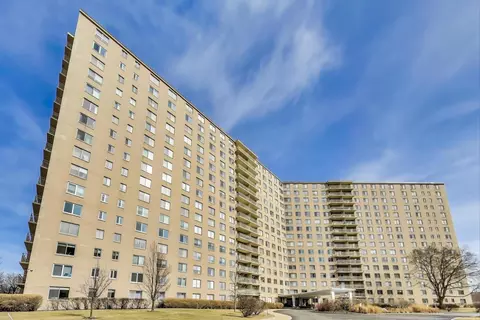 7061 N Kedzie Ave #1001, Chicago, IL 60645