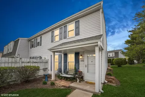 1210 Churchill Dr, Roselle, IL 60172