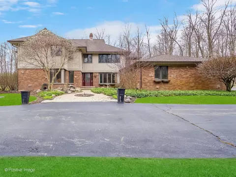 32 W871 Honey Hill Cir, Wayne, IL 60184
