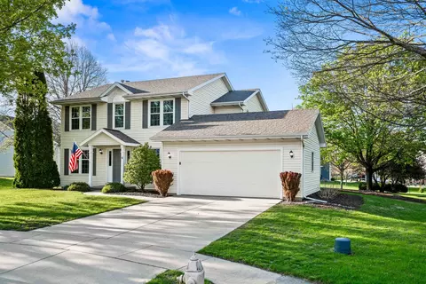 Exterior - 4 Tees Ct, Bloomington, IL 61704 photo 4 of 12