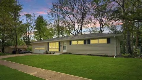 2011 Cureton Dr, Urbana, IL 61801