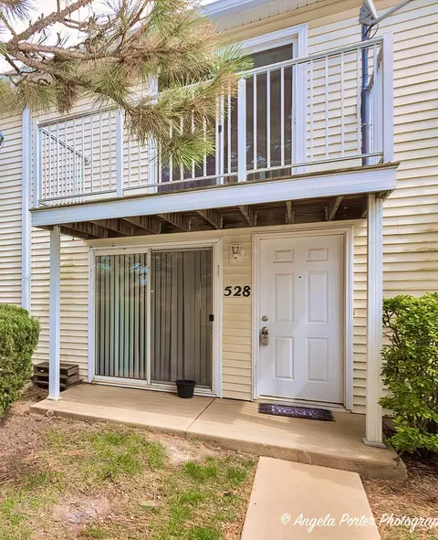528 Meadow Green Ln, Round Lake Beach, IL 60073