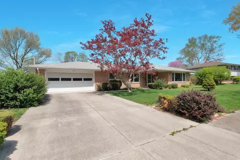 904 Brighton Dr, Urbana, IL 61801