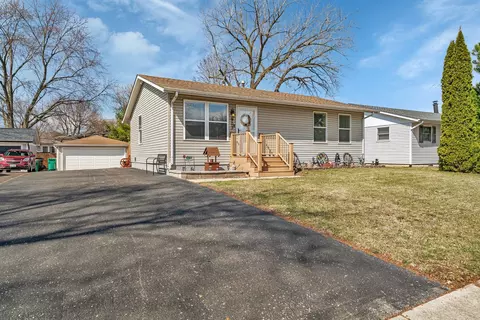903 Cove Ave, Lockport, IL 60441