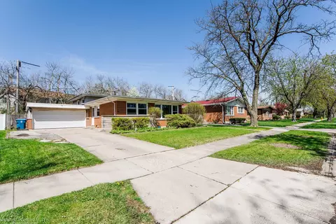 190 Sherry Ln, Chicago Heights, IL 60411