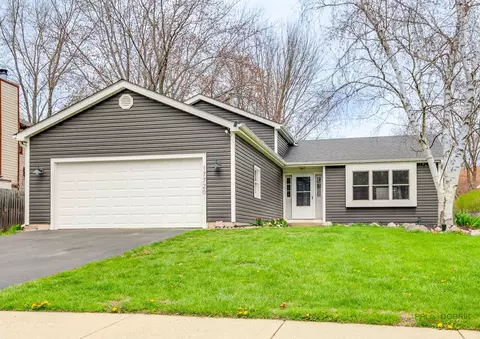 17720 W Dartmoor Dr, Grayslake, IL 60030