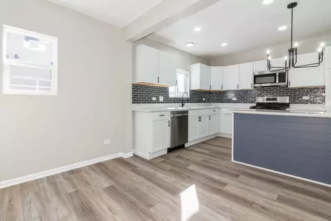 Kitchen - 324 Lawrence Ave, Elgin, IL 60123 photo 1 of 2