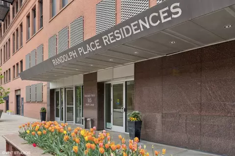 165 N Canal St #906, Chicago, IL 60606
