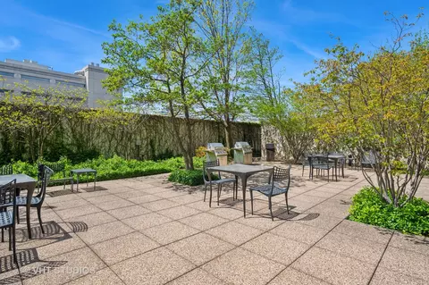 Exterior - 800 Elgin Rd #PH08, Evanston, IL 60201 photo 2 of 2