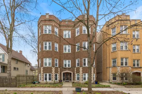 318 N Maple Ave #3S, Oak Park, IL 60302