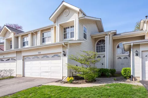 720 Sturnbridge Ln, Schaumburg, IL 60193