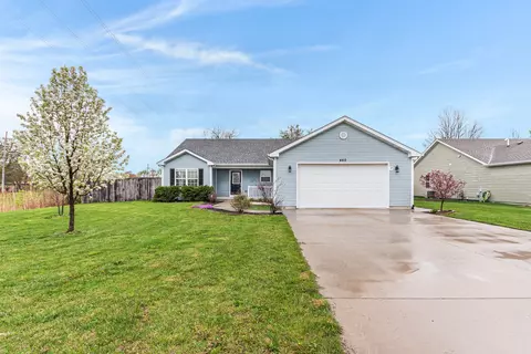 480 W Maple St, Coal City, IL 60416