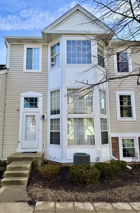 307 Hidden Creek Ln #1, North Aurora, IL 60542