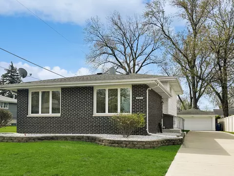 6941 W 106th Pl, Worth, IL 60482